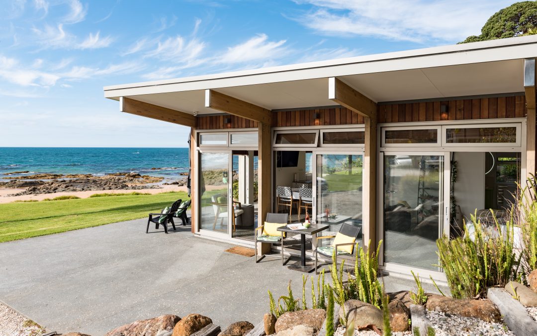 Cable Bay Stays – Golden Sand & Driftwood Beachfront Accommodation